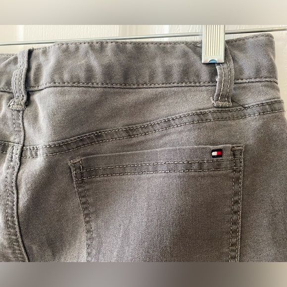 Tommy Hilfiger Jeans - Picture 9 of 10